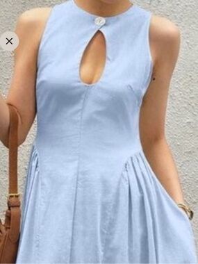 Commense Linen-Cotton Keyhole Midi dress w pockets. Light Blue. Fits like sz 10